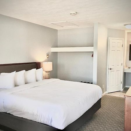 Empire Lakeshore Inn Экстерьер фото