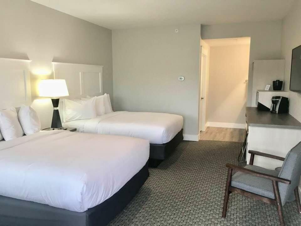 Empire Lakeshore Inn Экстерьер фото