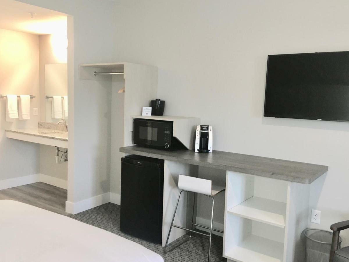 Empire Lakeshore Inn Экстерьер фото